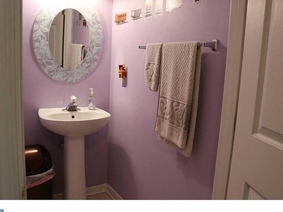 5th image of 25 Wisteria Dr