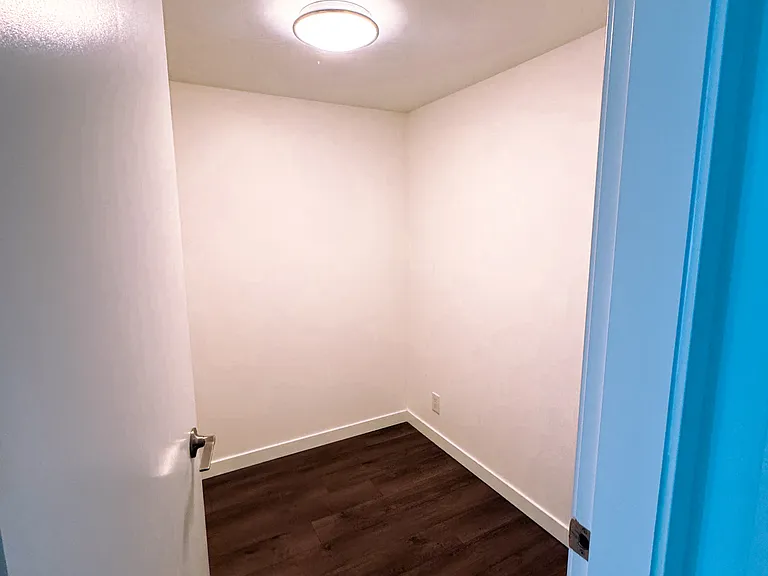 522 W 8th Ave #208 — Photo 16
