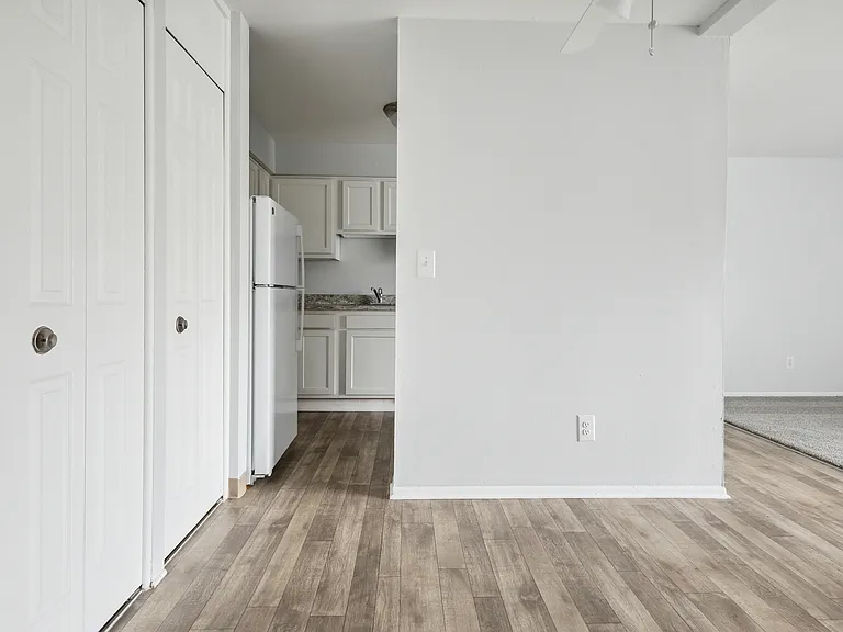 Fox Pointe Apartments — Photo 14