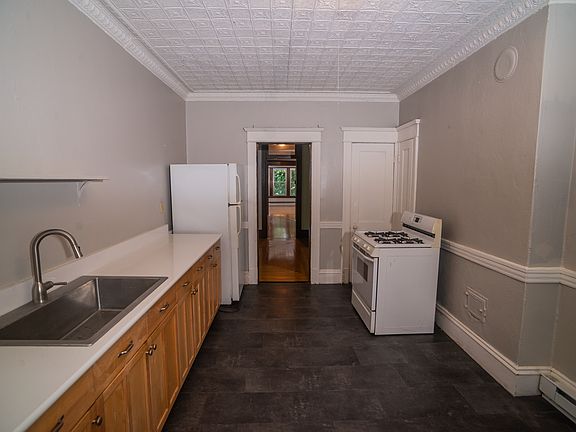 3rd image of 243-245 Sargeant St #2R