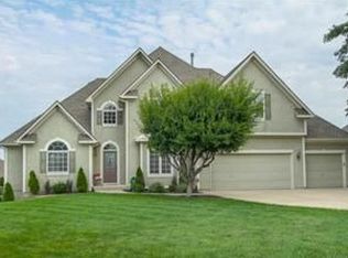 1112 SW Coachlight Dr, Lees Summit, MO 64081