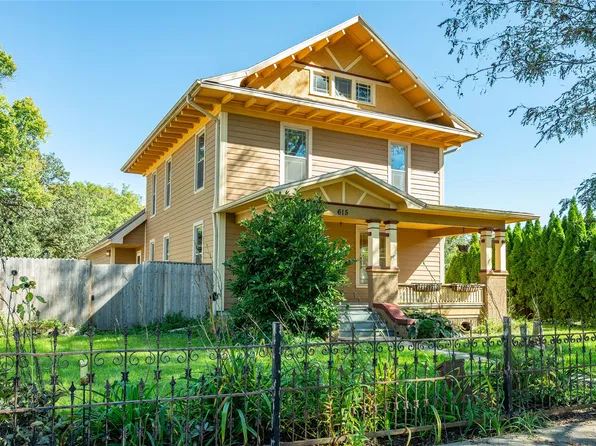 615 N 1st Ave, Winterset, IA 50273