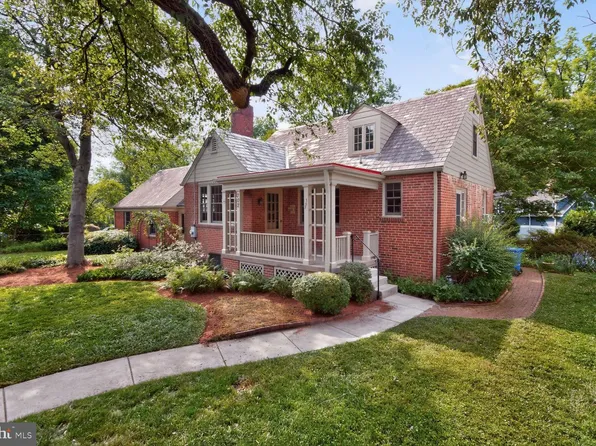 702 McNeill Rd, Silver Spring, MD 20910