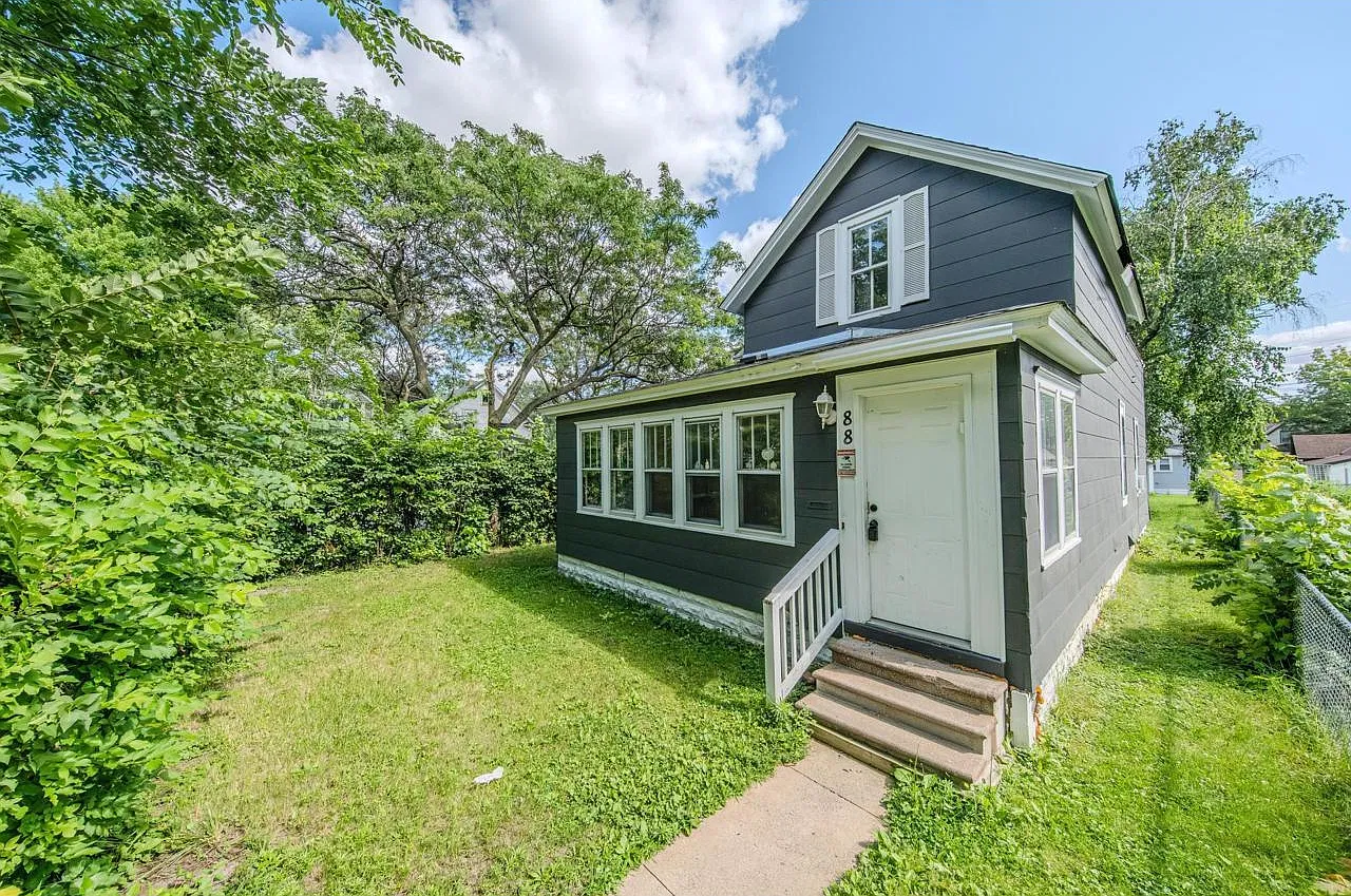 88 Magnolia Ave W — Photo 1