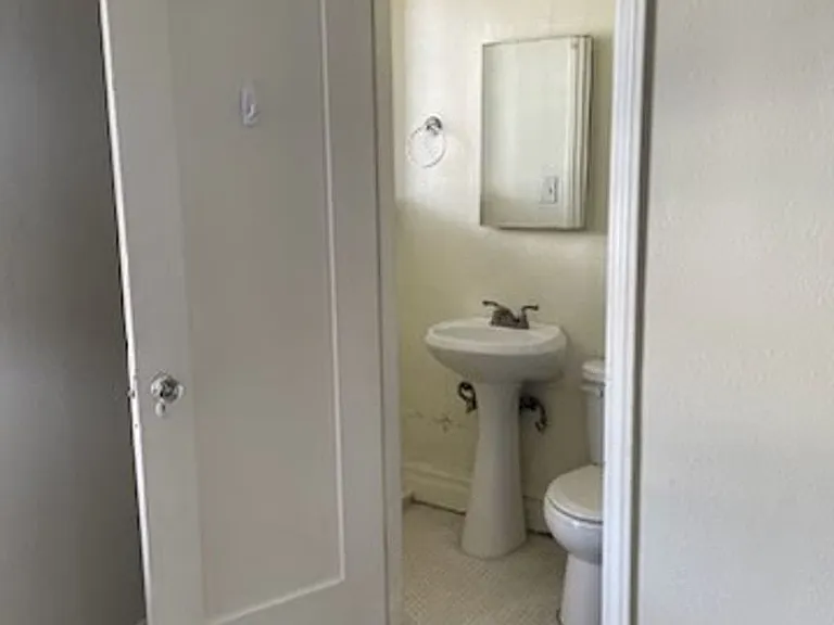 Alexandria Apartments LLC — Photo 9