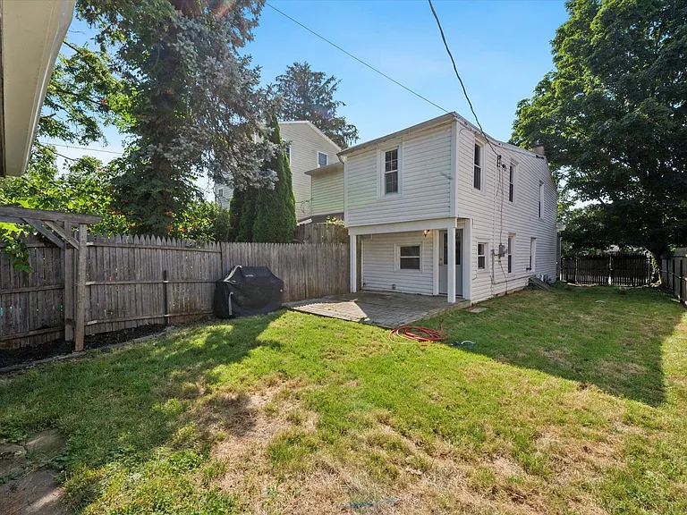 509 E Barnard St — Photo 14