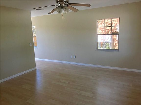 3rd image of 425 13th Pl SW