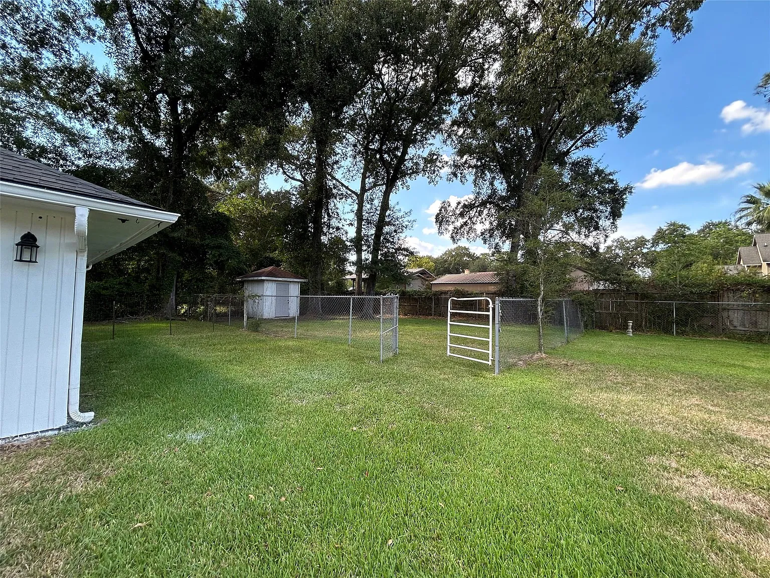3 bed, 2.5 bath, 1876 sqft, $2,100 — Photo 4