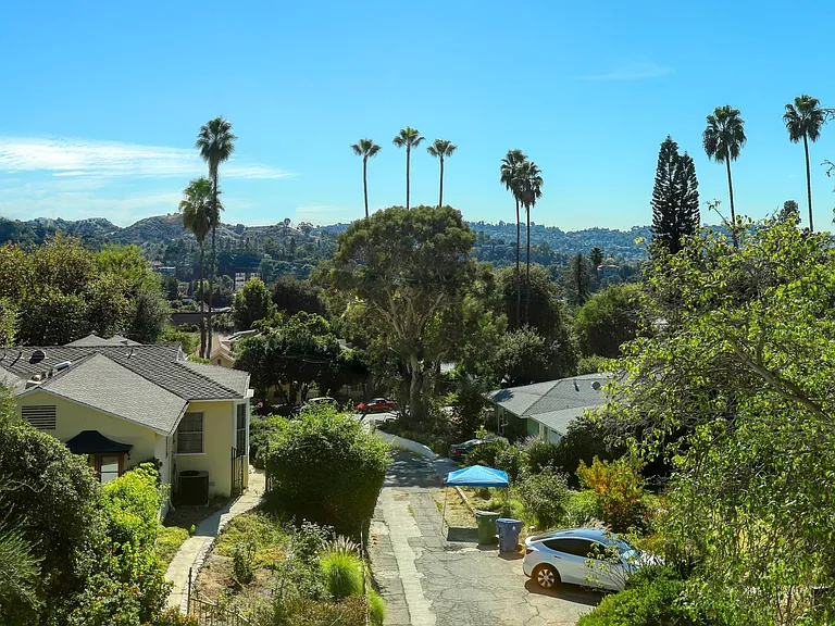 1827 Hill Dr — Photo 24