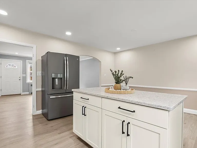 8 Enjay Ave — Photo 17