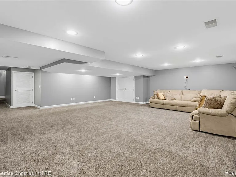 1688 Northlawn Blvd — Photo 44