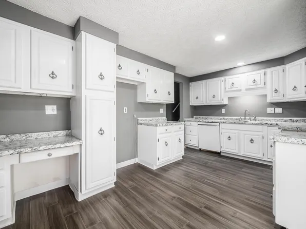 1477 McNaughten Rd, Columbus, OH 43232