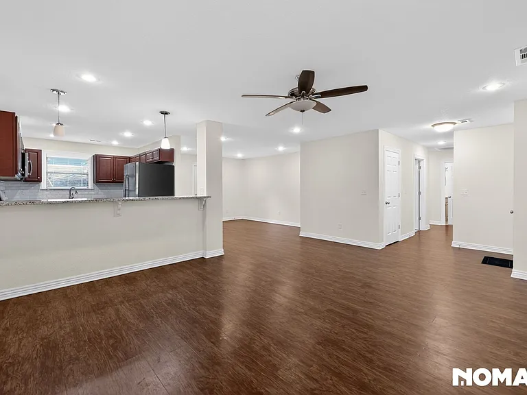 2088 E Custer Ln — Photo 20