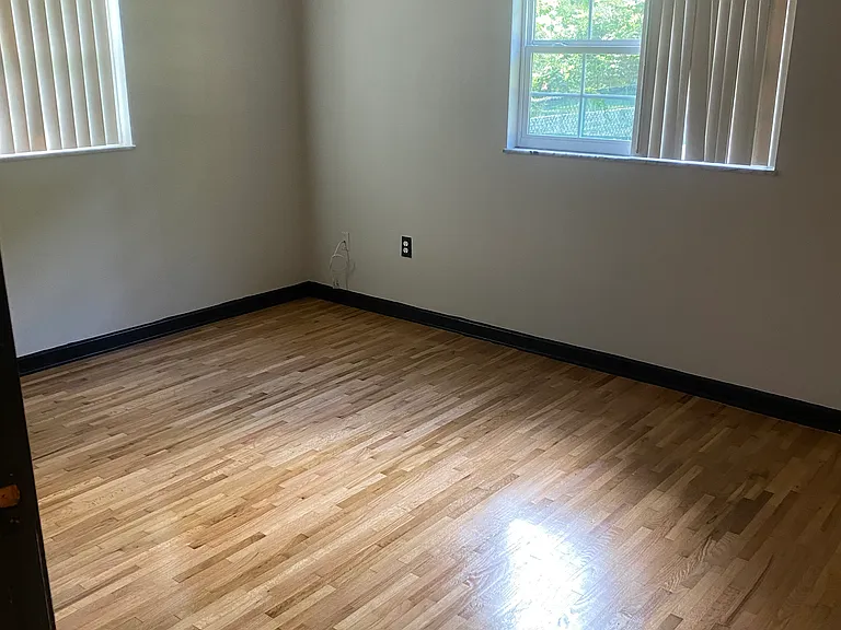 1122 N Powers Dr — Photo 10
