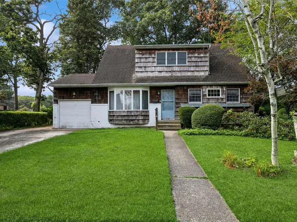 16 Wayne Place, Commack, NY 11725