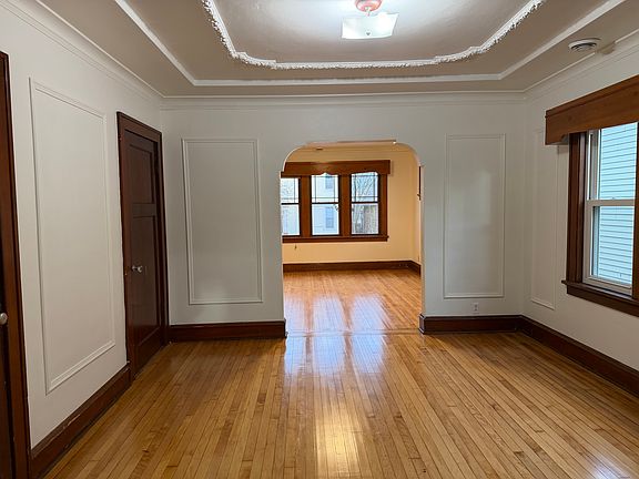 4th image of 2473 N Dousman St