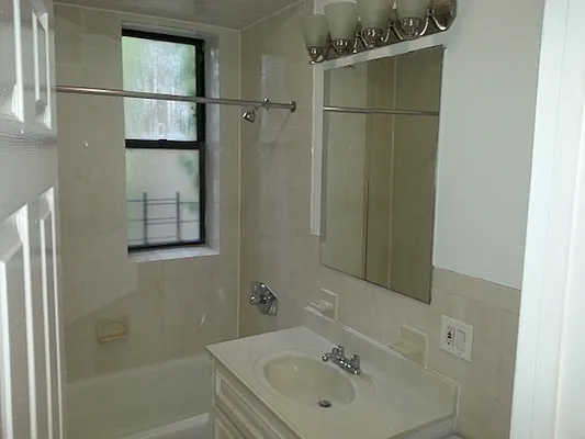 Rented by ZealEstate Group Inc | media 50