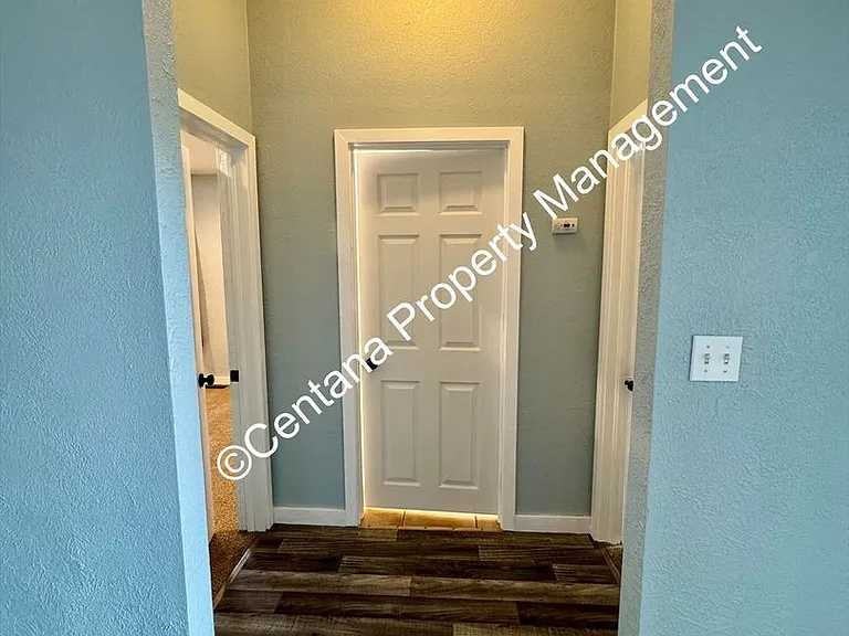 917 W Woolman St — Photo 17