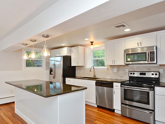 2nd image of 138 Earl Ave