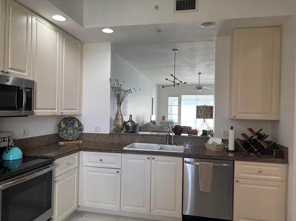 24 Harbour Isle Drive W #Ph-2, Fort Pierce, FL 34949