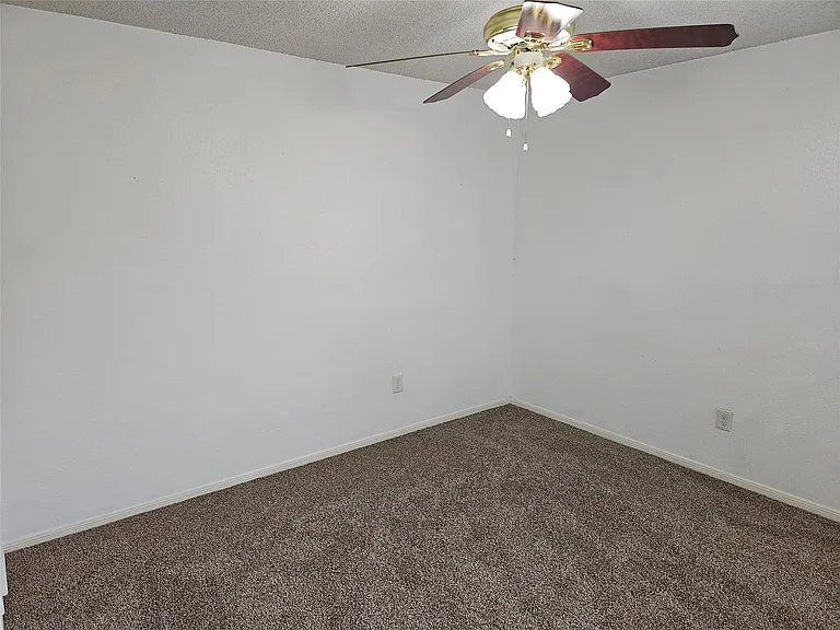 221 Palm Aire Dr — Photo 20