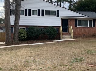 979 Pinecrest Dr, Forest Park, GA 30297