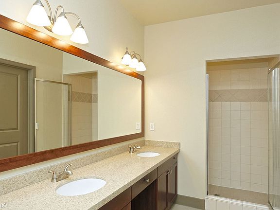 2222-smith-street-houston-tx-bathroom