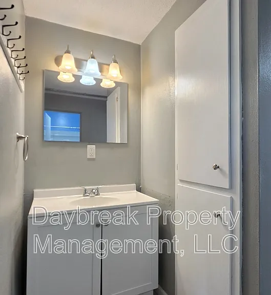 32 10th Ave N #6 — Photo 13