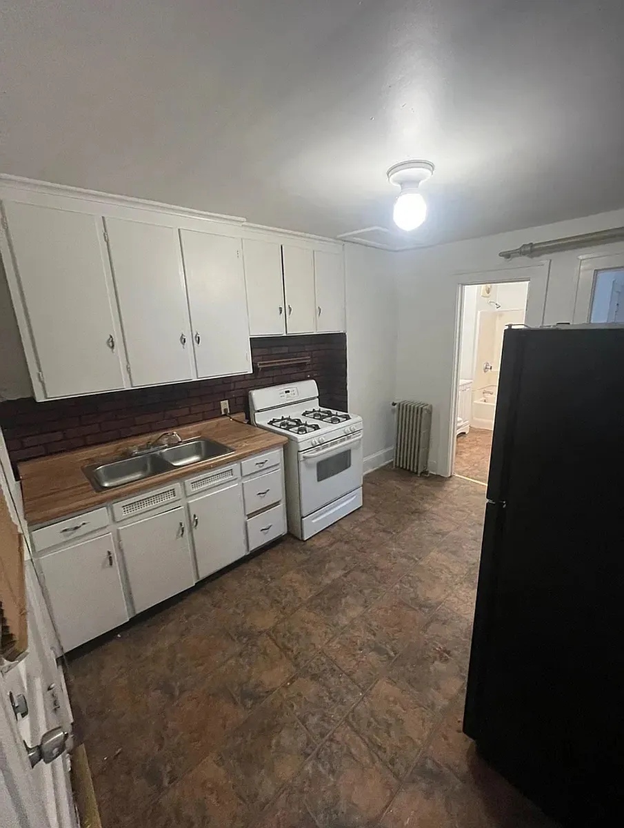 Building Photo - 410 Roosevelt Ave #1S