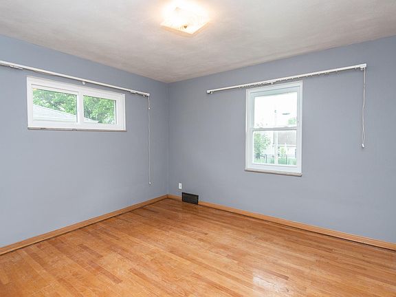 4th image of 9761 Grantview Dr
