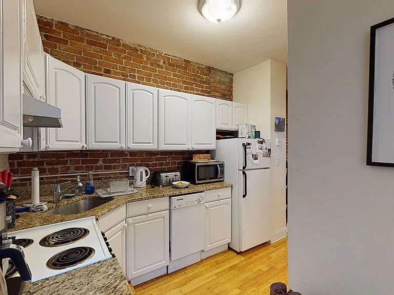92 Prince St #4 — Photo 3