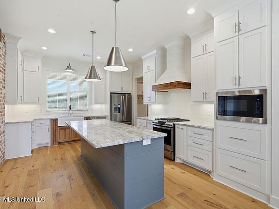 5th image of 901 Sharon Rd