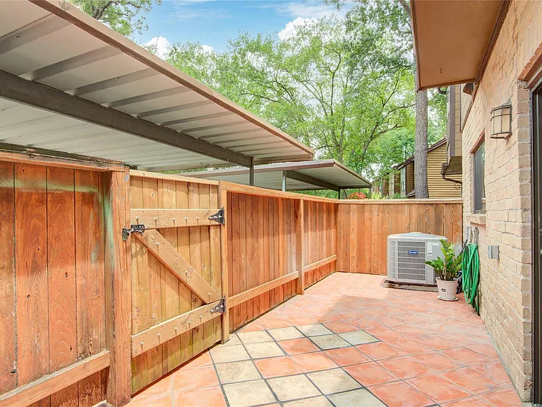 11711 Memorial Dr #11 — Photo 29