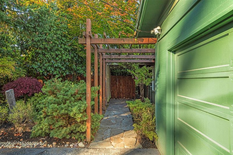 2nd image of 13524 Roosevelt Way N