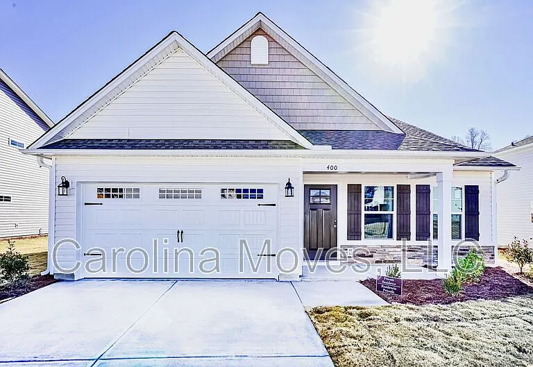 400 Chinchilla Dr — Photo 1