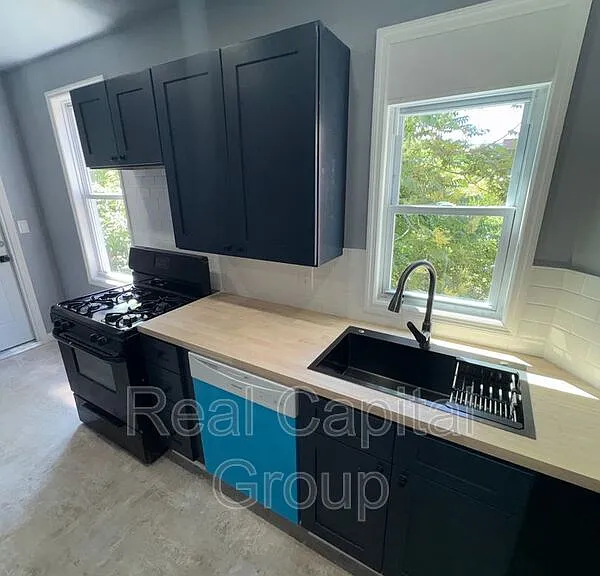 44 Alexander St #3 — Photo 15