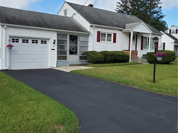 36 Ridge St, Woonsocket, RI 02895