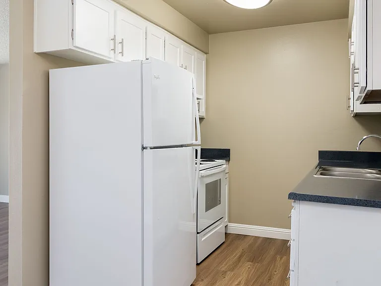 Casa Grande Apartments — Photo 8