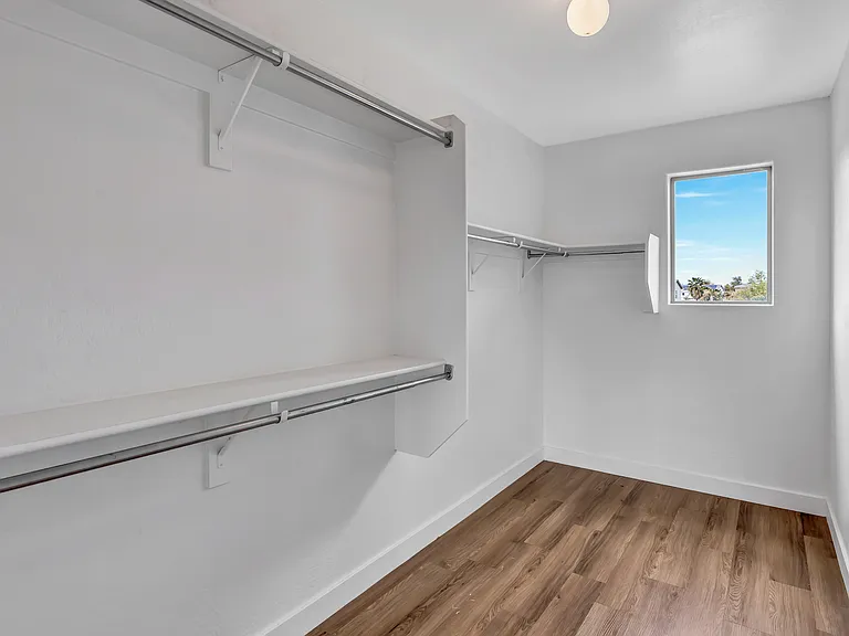 861 W Love Rd — Photo 26