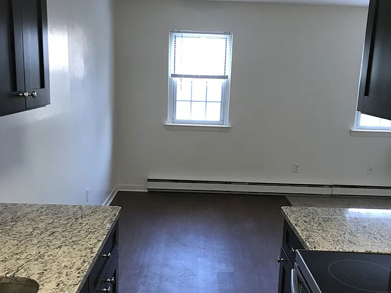 586 Main St — Photo 5