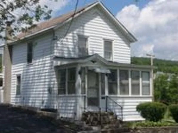 12 Vaughn St, Whitehall, NY 12887