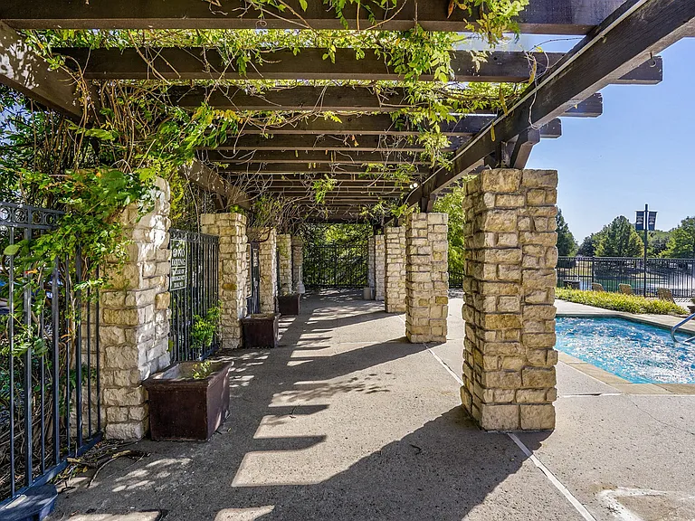 Cypress Lake at Stonebriar Apartments — Photo 22