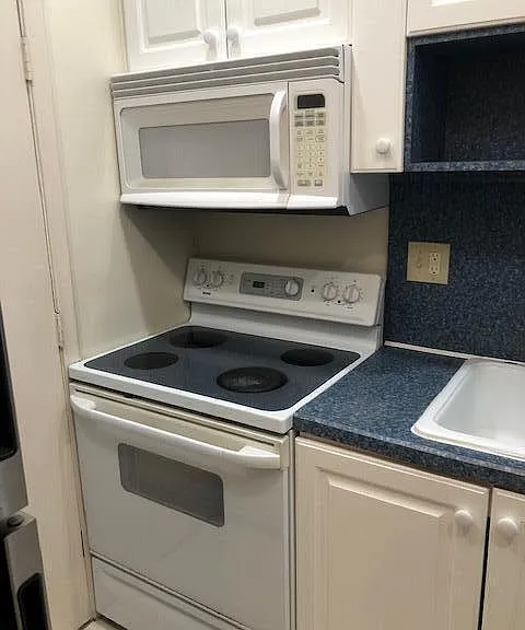 299 SW 7th St #103 — Photo 7