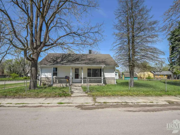 1820 W 17th St, Muncie, IN 47302