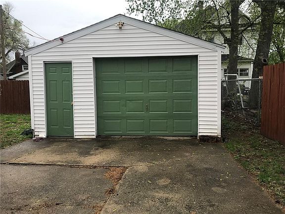 3rd image of 316 S Van Buren St