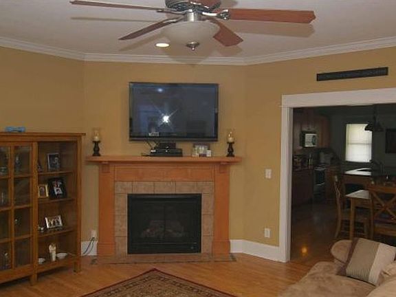 4th image of 3620 Cattail Ln