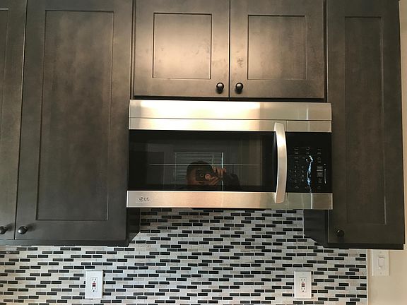 3rd image of 2052 Heatherdale Ave