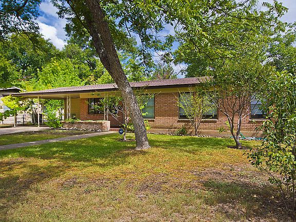 Mature trees & landscaping p