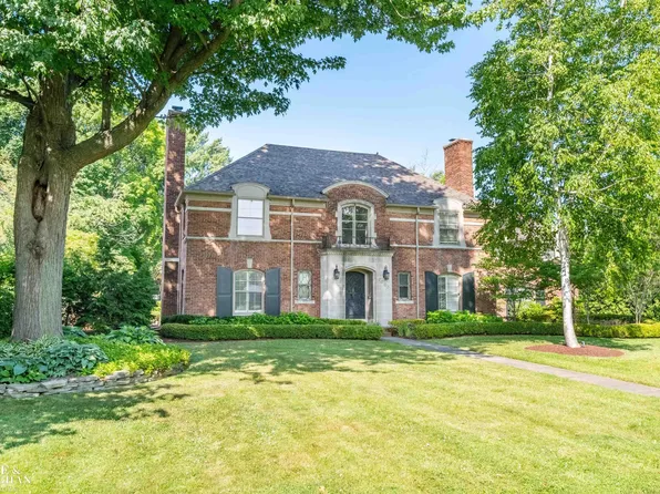 1005 Bishop Rd, Grosse Pointe Park, MI 48230