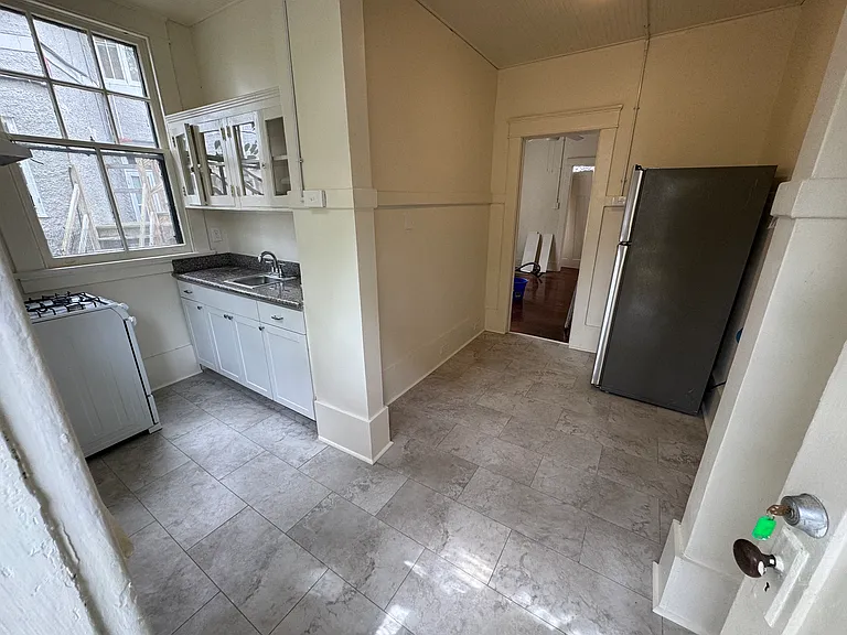 906 Wilson Dr — Photo 8